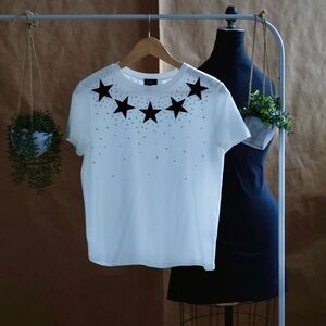 ✨Star Embellished White Tee – ontWelth- Size S